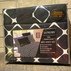 Luxury Soft Printed Bed Sheet Set. Queen. Black